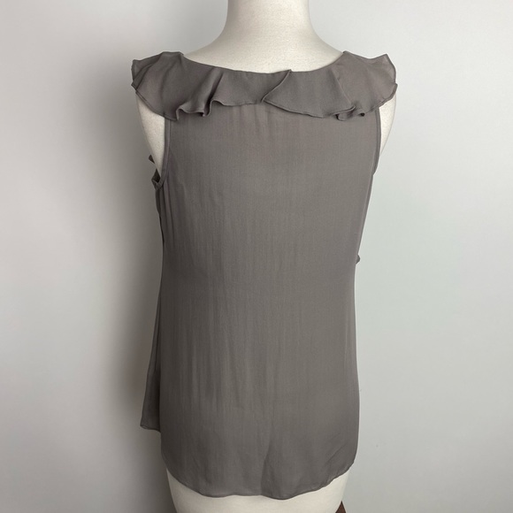 BANANA REPUBLIC Gray Silk Sleeveless Top Tired Ruffle V-Neck Women's Blouse XS - Picture 4 of 7